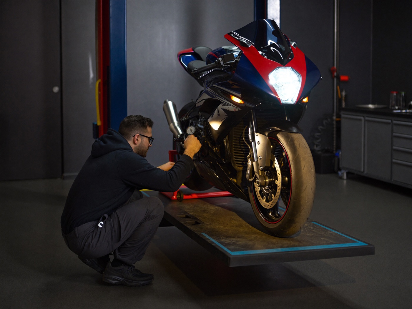 Motorrad-Reifenservice in der Werkstatt von Reifen Peter